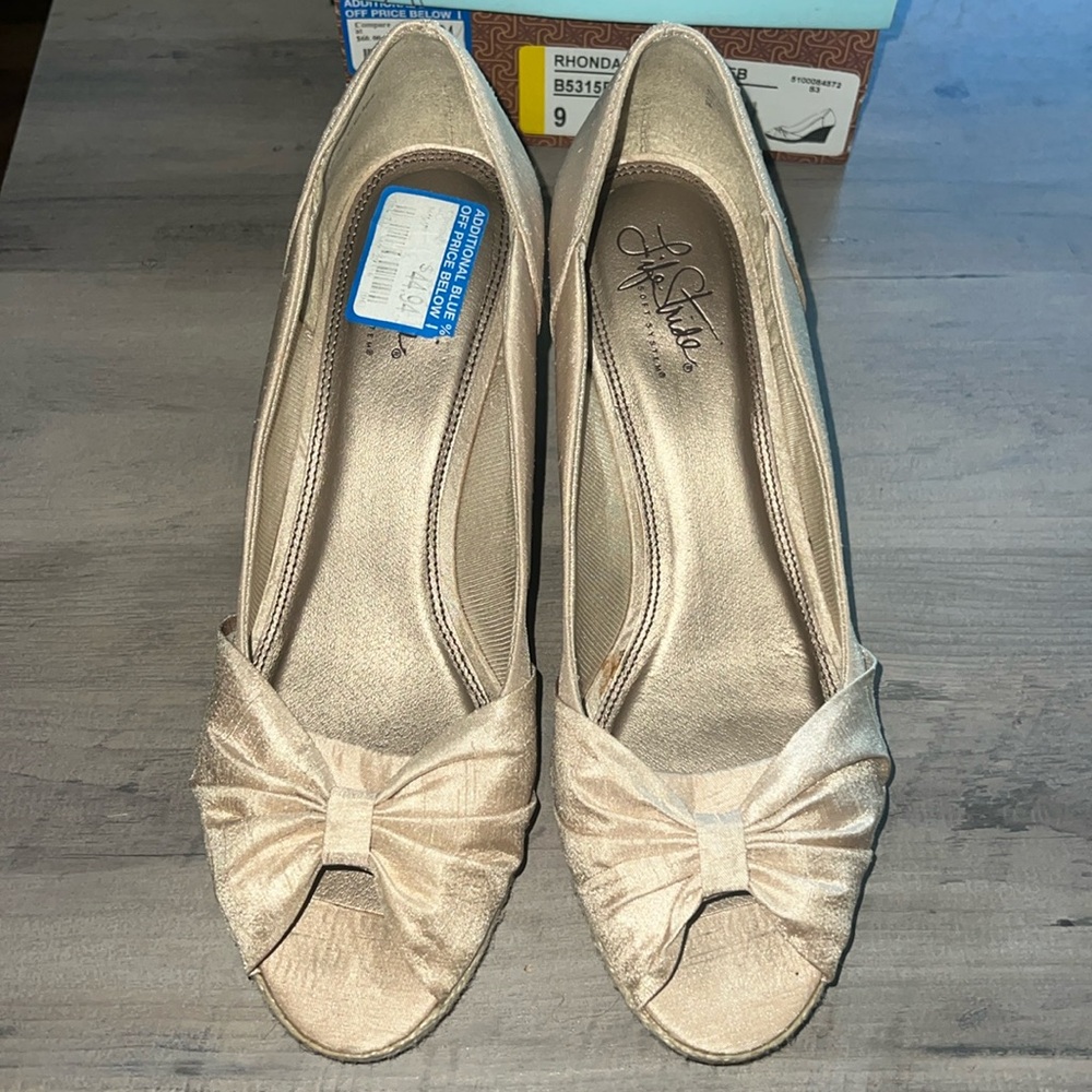LifeStride Soft System Rhonda Beige Wedge Shoe Women's Size 9